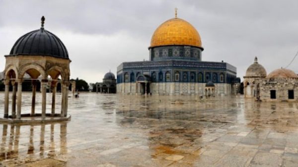 আল-আকসায় আবারও হামলা চালিয়েছে ইসরায়েলি পুলিশ