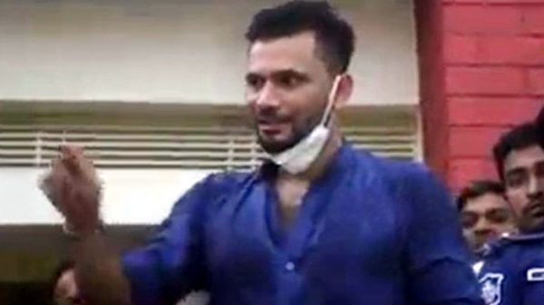 মারামারি করছেন তো খবর আছে: মাশরাফি