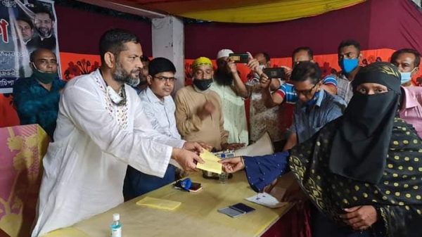 গলাচিপায় ঘূর্ণিঝড় ইয়াসে ক্ষতিগ্রস্তদের মাঝে নগদ অর্থ বিতরণ