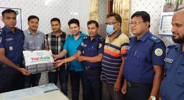 আগৈলঝাড়া থানায় কর্মরত এএসআই রাসেলকে বিদায় সংবর্ধনা