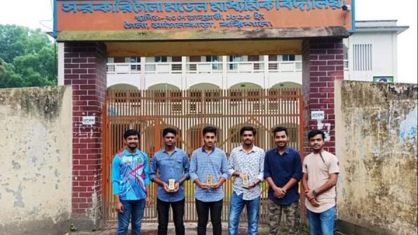 আগৈলঝাড়ার তিন ক্ষুদে বিজ্ঞানীকে সংবর্ধনা প্রদান