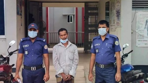 আগৈলঝাড়ায় স্ত্রীকে আত্মহত্যার প্ররোচনার মামলায় স্বামীকে গ্রেফতার