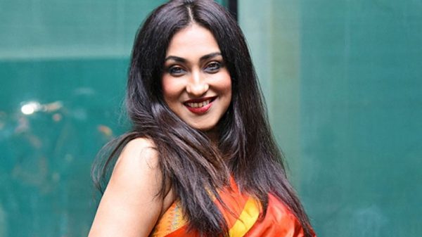 যৌ’নকর্মীদের পাশে ঋতুপর্ণা