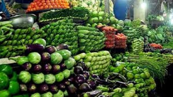 খোলা স্থানে নিত্যপণ্যের বেচাকেনা ৮ ঘণ্টা