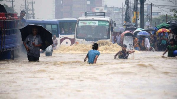 ভারী বর্ষণে ডুবলো চট্টগ্রাম নগরী