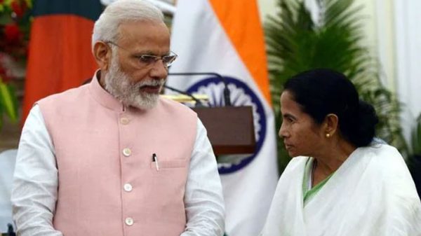 মোদির কাছে আম পাঠিয়ে ‘ভদ্রতার’ বার্তা মমতার