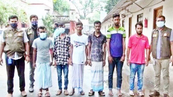 যাত্রীবেশে ভয়ঙ্কর ছিনতাইকারী ওরা