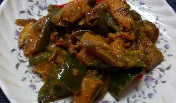 শুঁটকি দিয়ে বেগুন আলু