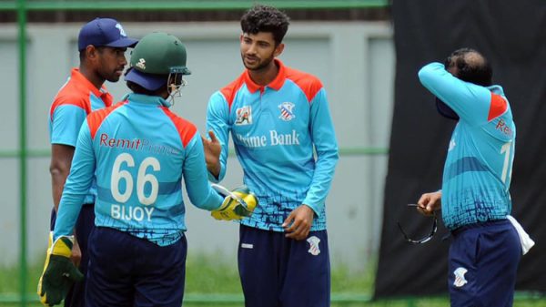 শেষ ওভারে ২৭ রান নিয়েও দোলেশ্বরের হার