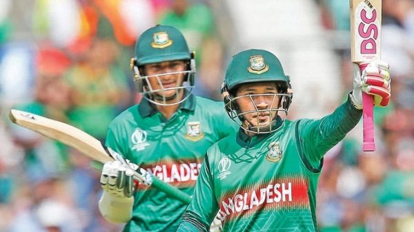 ফের ব্যর্থ সাকিব, উড়ছেন মুশফিক