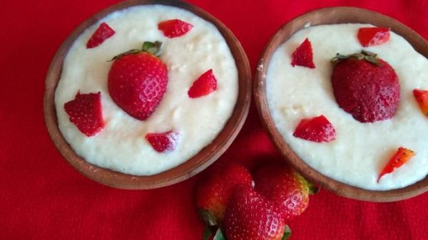 তৈরি করুন মজাদার স্ট্রবেরির ফিরনি