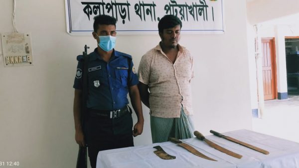 কলাপাড়ায় ছাত্রলীগ নেতার হাতের কব্জি কর্তন দেশীয় অস্ত্র উদ্ধার