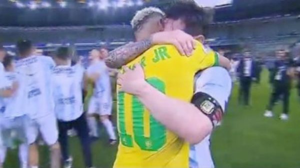 কাঁদলেন নেইমার, কাঁদলেন মেসিও