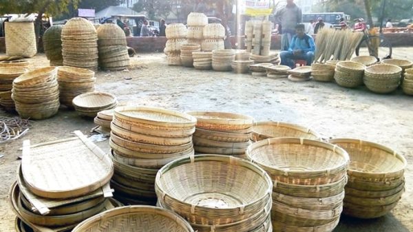 দাকোপে বাঁশ ও বেত শিল্পের চরম দুর্দিন