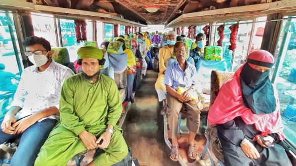 বাসে বাড়তি ভাড়া, কোনো সিট ফাঁকা রাখা হচ্ছে না