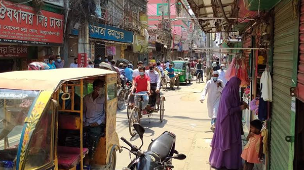 লকডাউনের ১১তম দিনে বরিশালে নেই বিধি-নিষেধের বালাই