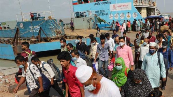 শিমুলিয়া-বাংলাবাজার ফেরিতে থামছে না যাত্রী ও ব্যক্তিগত গাড়ি পারাপার