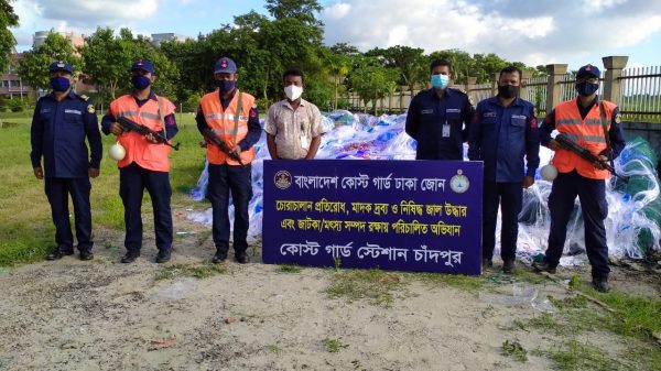 কোস্টগার্ডের অভিযানে সাড়ে ১২ কোটি টাকা মূল্যের অবৈধ কারেন্ট জাল জব্দ