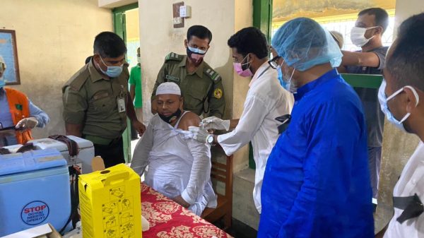 মোংলায় পৌরসভা ও ইউনিয়ন পর্যায়ে গণ টিকাদান কার্যক্রম শুরু