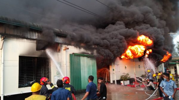 গাজীপুরে জুতার কারখানায় অগ্নিকাণ্ড