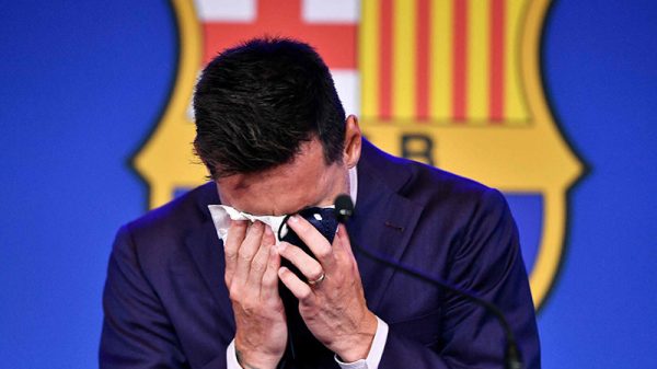 চোখের জলে ছিন্ন হলো বন্ধন; মেসি বললেন 'আবার ফিরব বার্সেলোনায়'