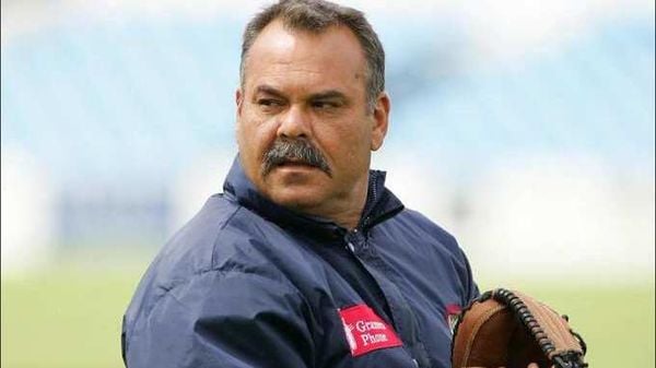 স্বেচ্ছায় নেপালের দায়িত্ব ছাড়লেন হোয়াটমোর